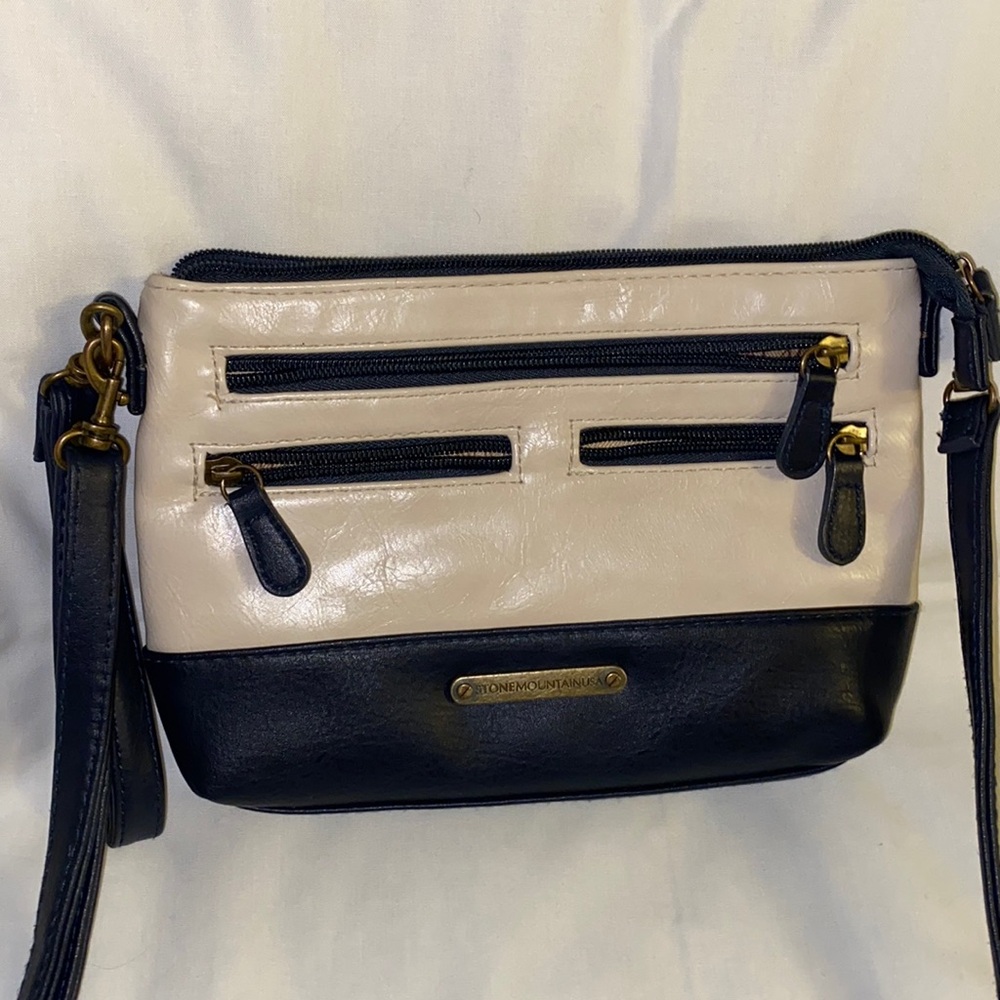 Stone Mountain USA Crossbody, wristlet and clutch.  3 carrying options